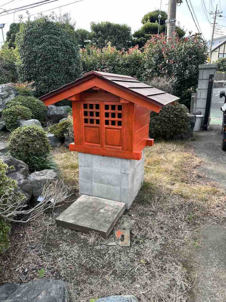 お庭の全体的なリフォームと稲荷社の石積み土台工事 2 IMG 43911