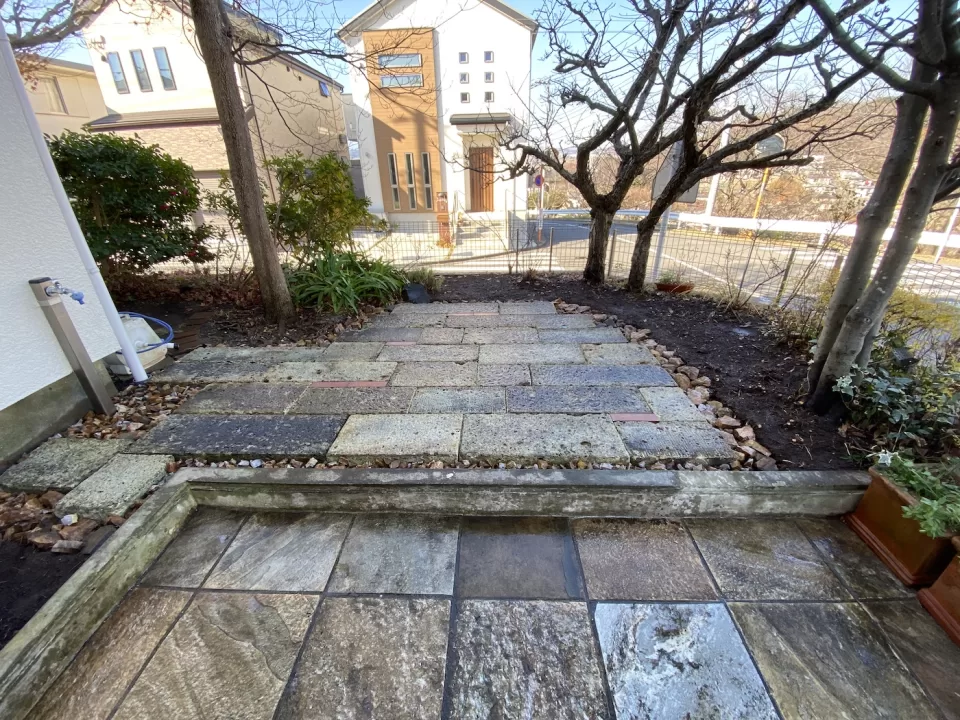 木陰でくつろげるガーデンテラス設置工事 3 IMG 3899